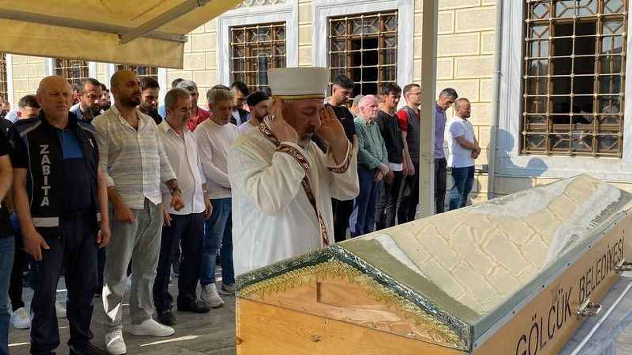 Öldürülen genç son yolculuğuna uğurlandı